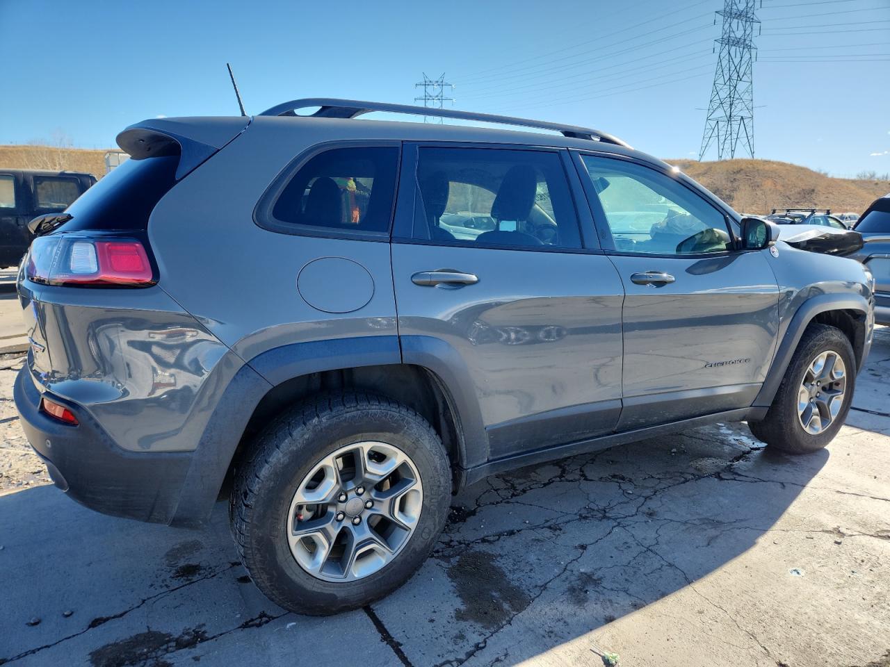 2019 Jeep Cherokee Trailhawk - Image 3