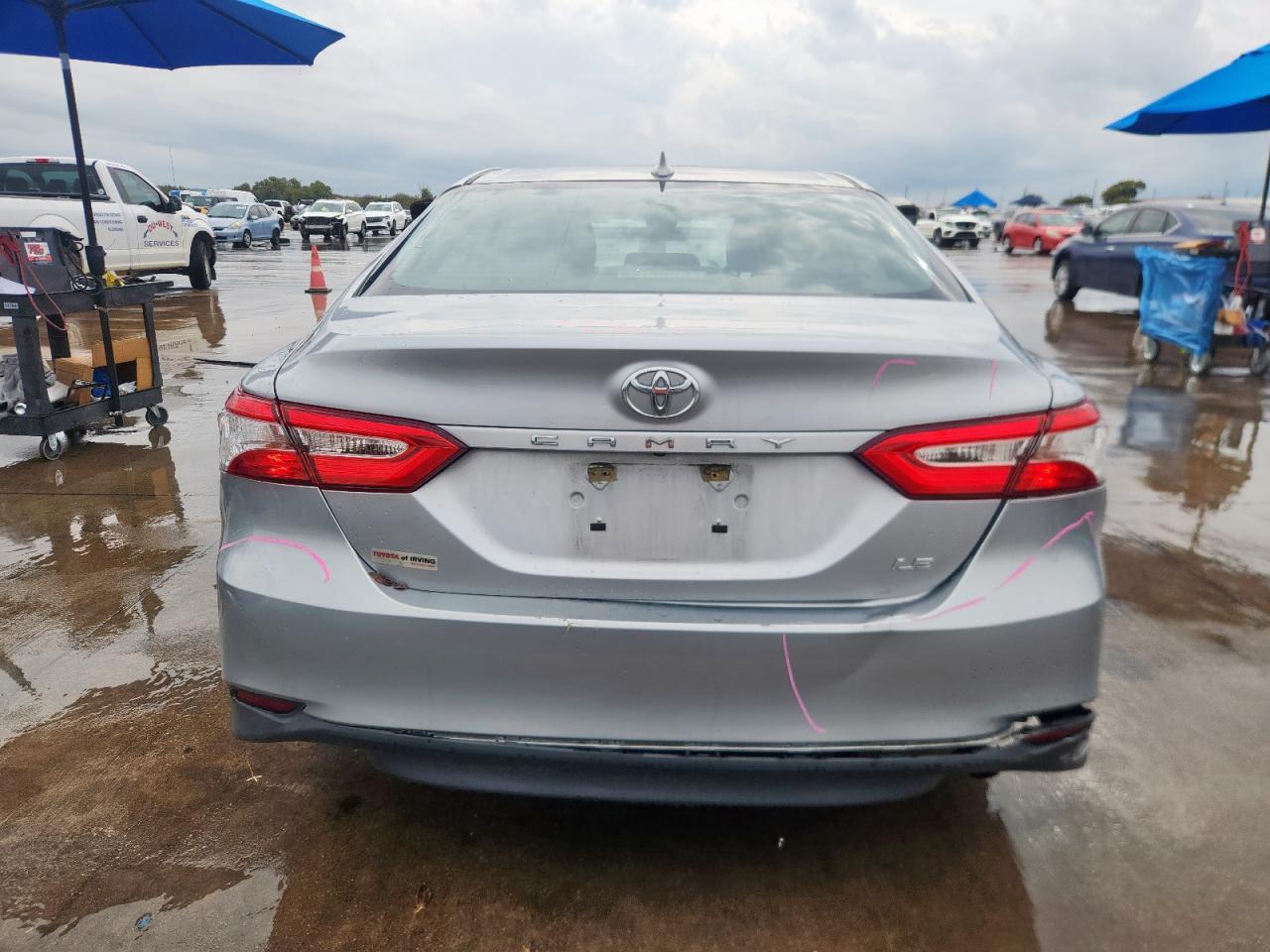 2020 Toyota Camry Le - Фото 6