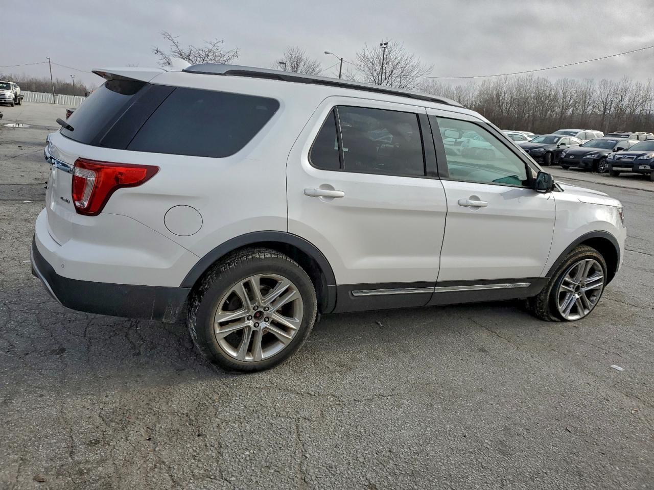 2017 Ford Explorer Xlt - Image 3