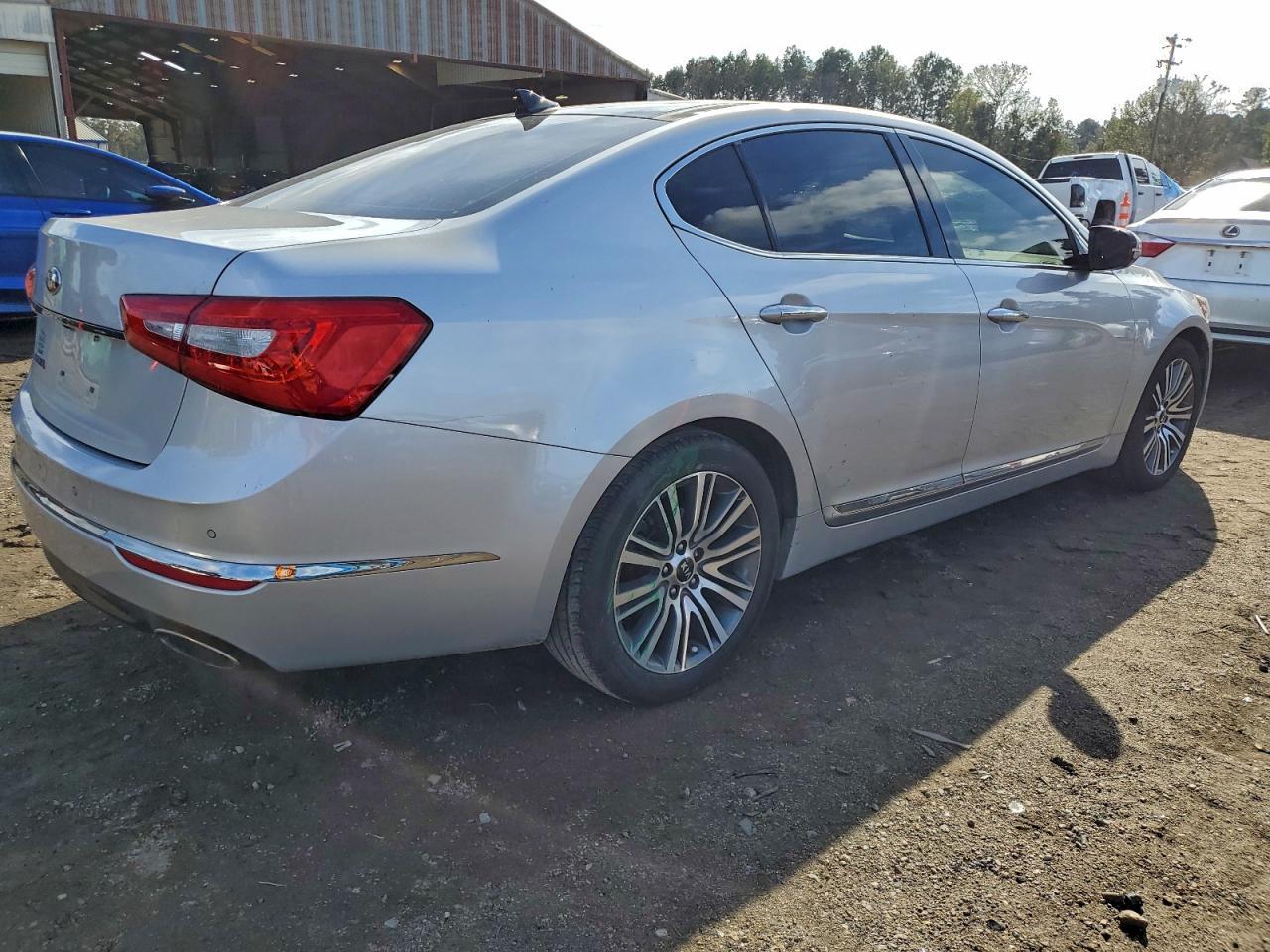 2016 Kia Cadenza Luxury - Фото 3