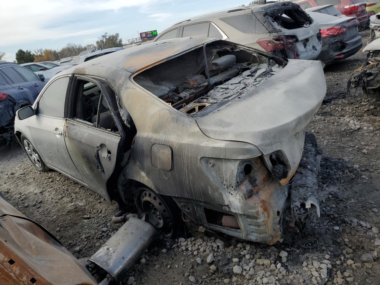 2009 Toyota Camry Base - Фото 2