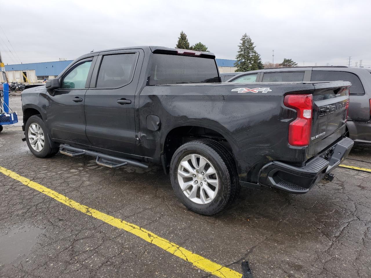 2021 Chevrolet Silverado K1500 Custom - Фото 2