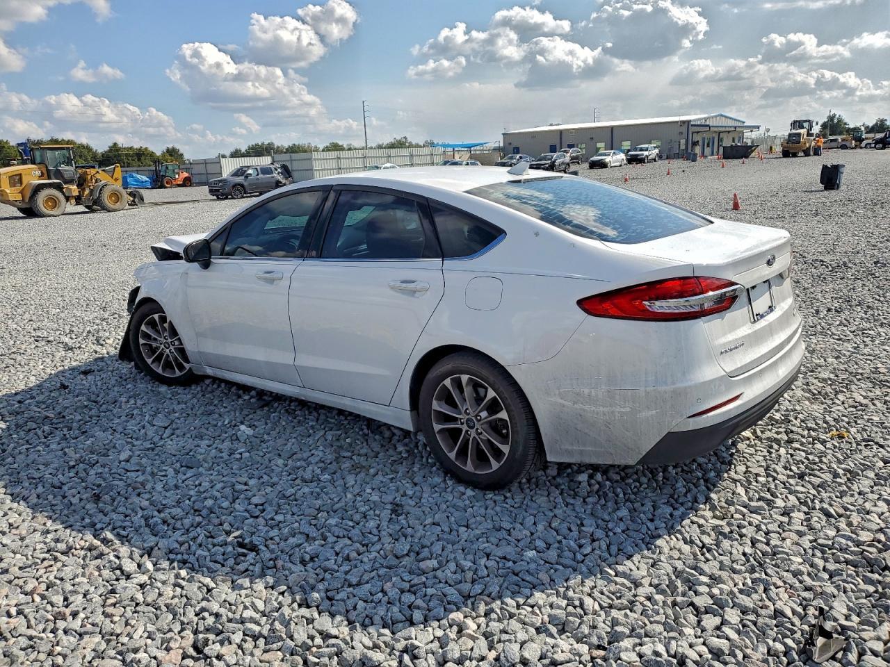 2020 Ford Fusion Se - Фото 2
