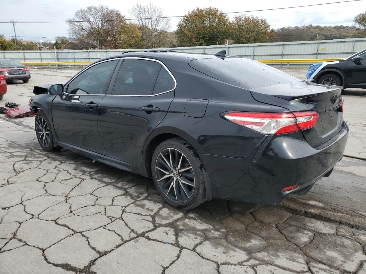 2021 Toyota Camry Se - Фото 2