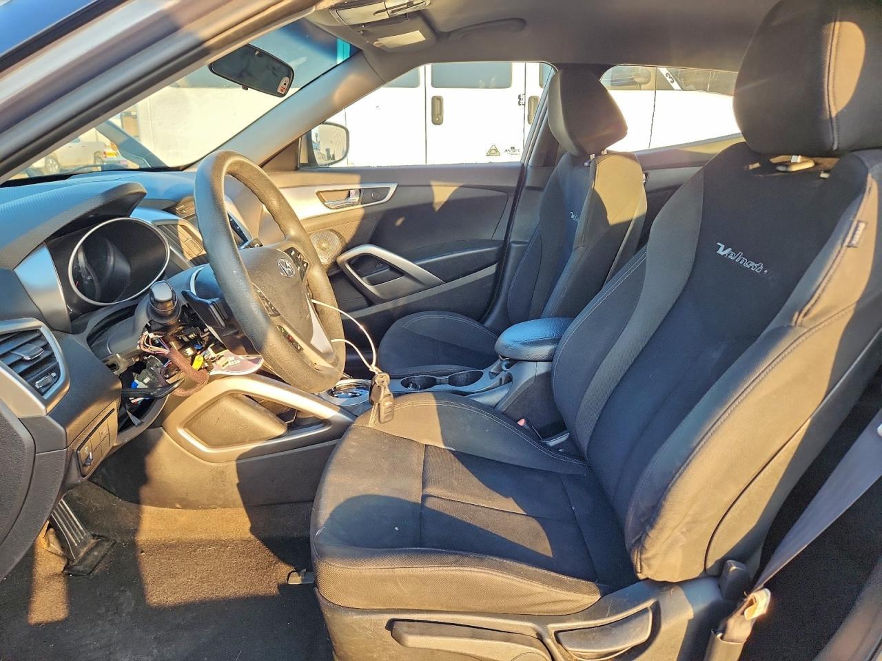 2016 Hyundai Veloster - Image 7