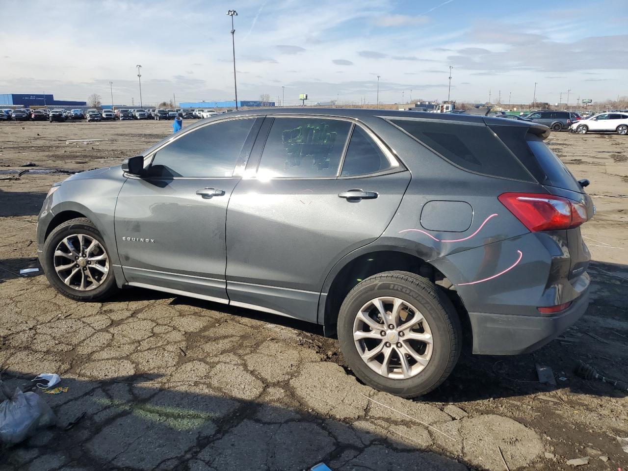 2019 Chevrolet Equinox Ls - Фото 2