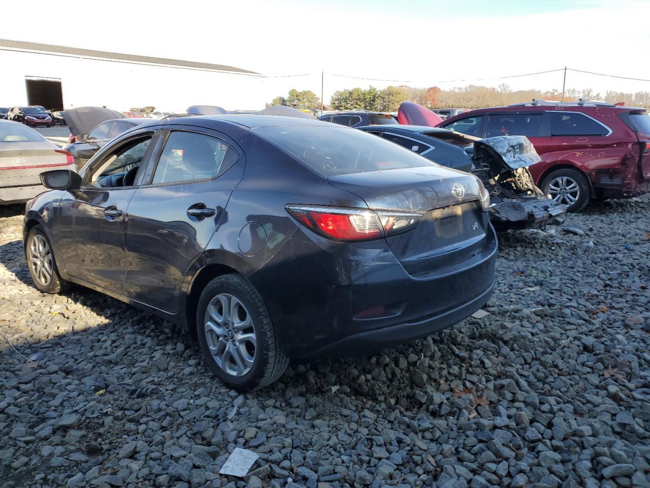2017 Toyota Yaris Ia - Фото 2
