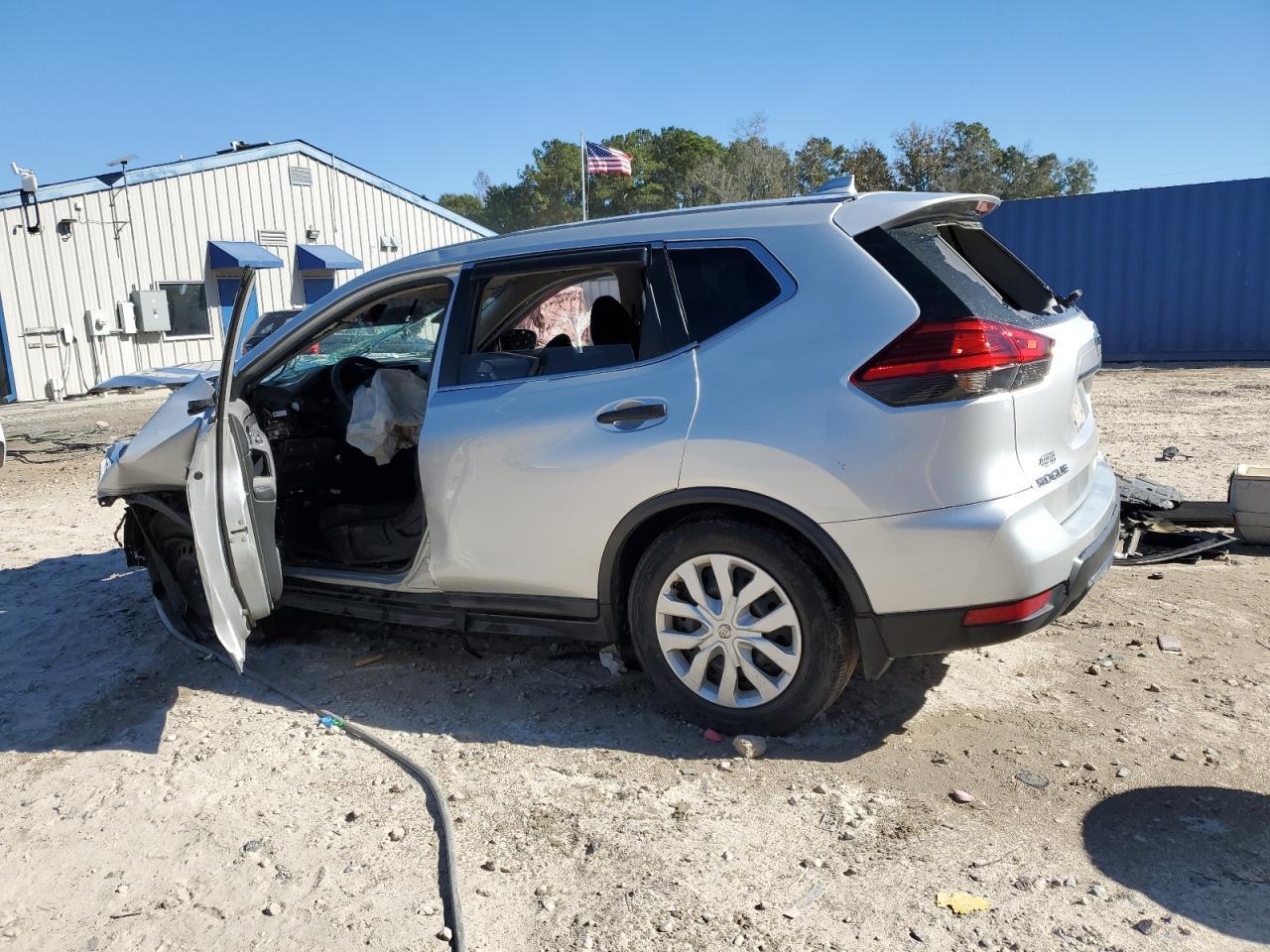 2017 Nissan Rogue S - Фото 2