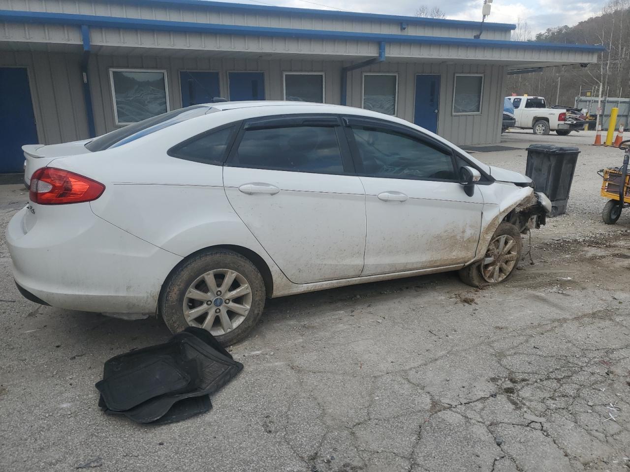 2013 Ford Fiesta Se - Фото 3