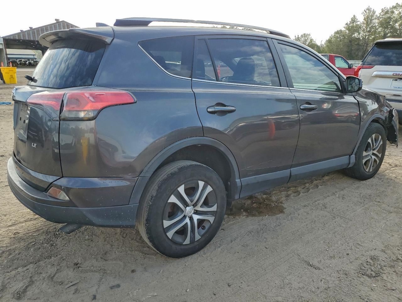 2017 Toyota Rav4 Le - Image 3