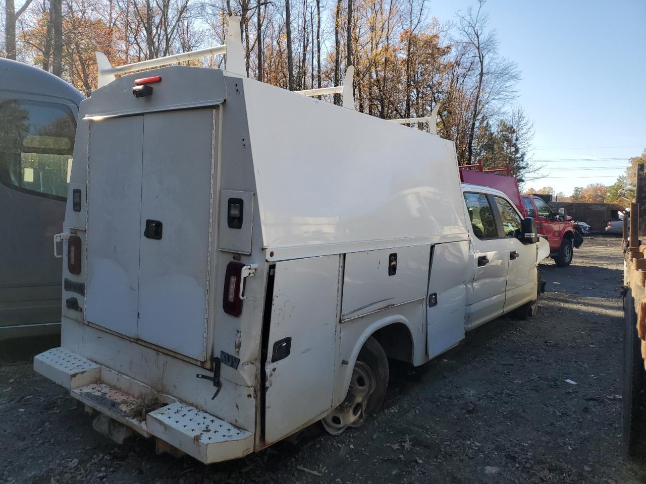 2022 Ford F350 Super Duty - Фото 3
