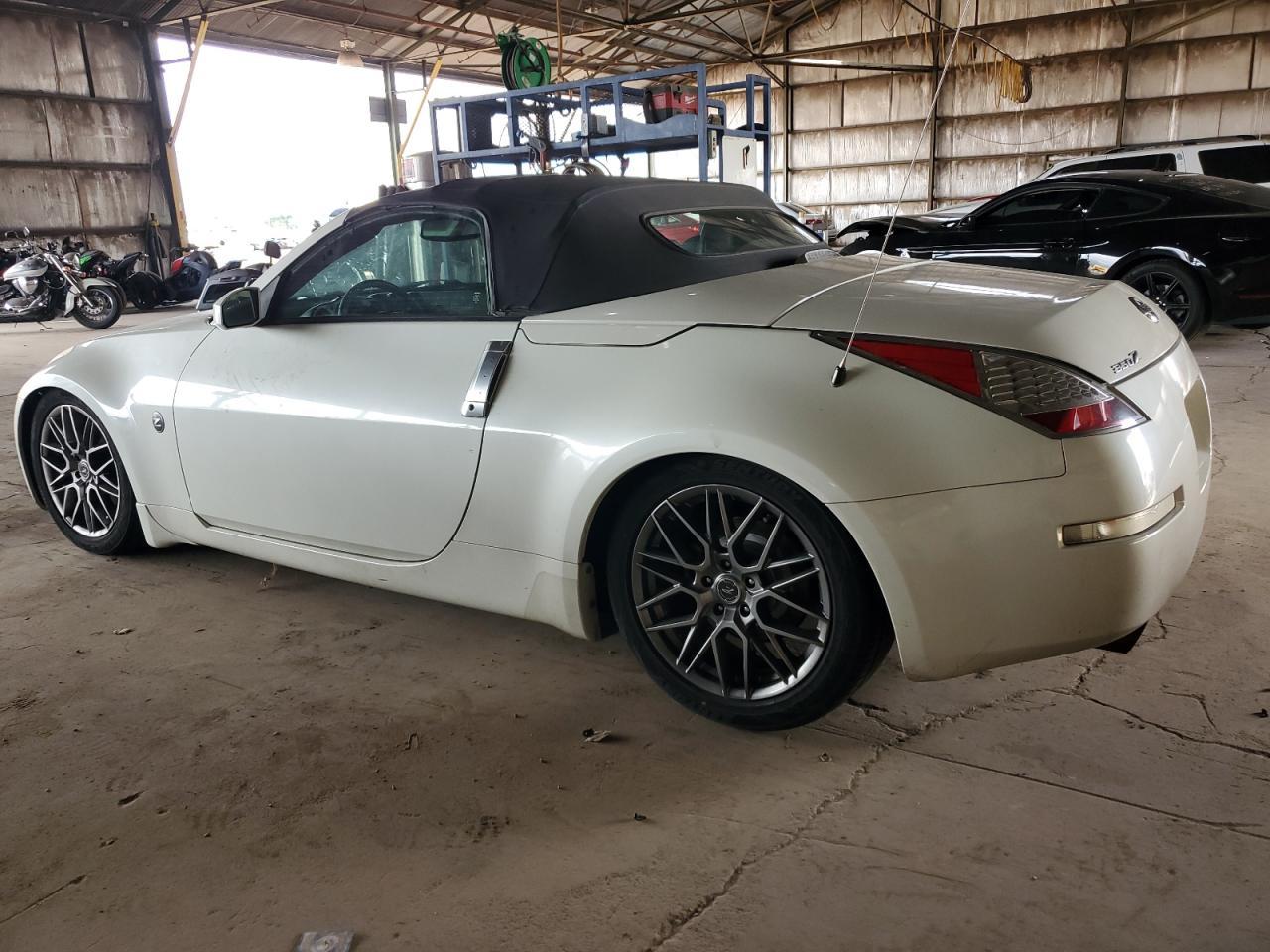 2004 Nissan 350Z Roadster - Image 2