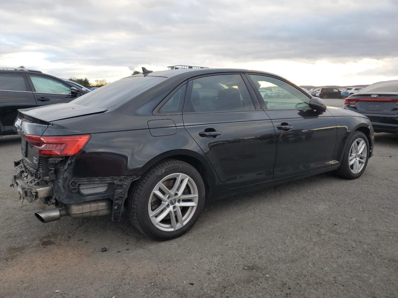 2017 Audi A4 Premium - Фото 3