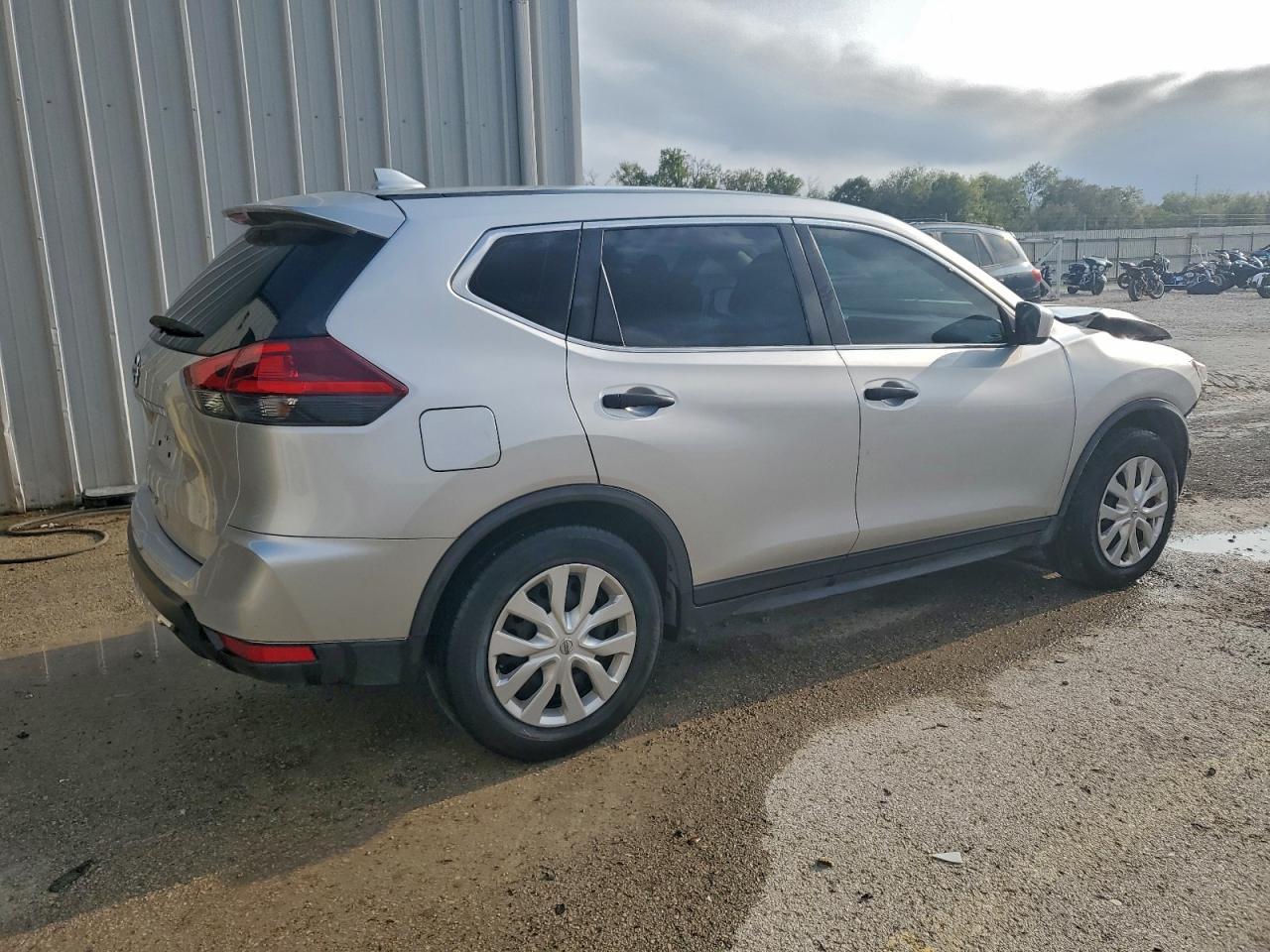 2020 Nissan Rogue S - Фото 3