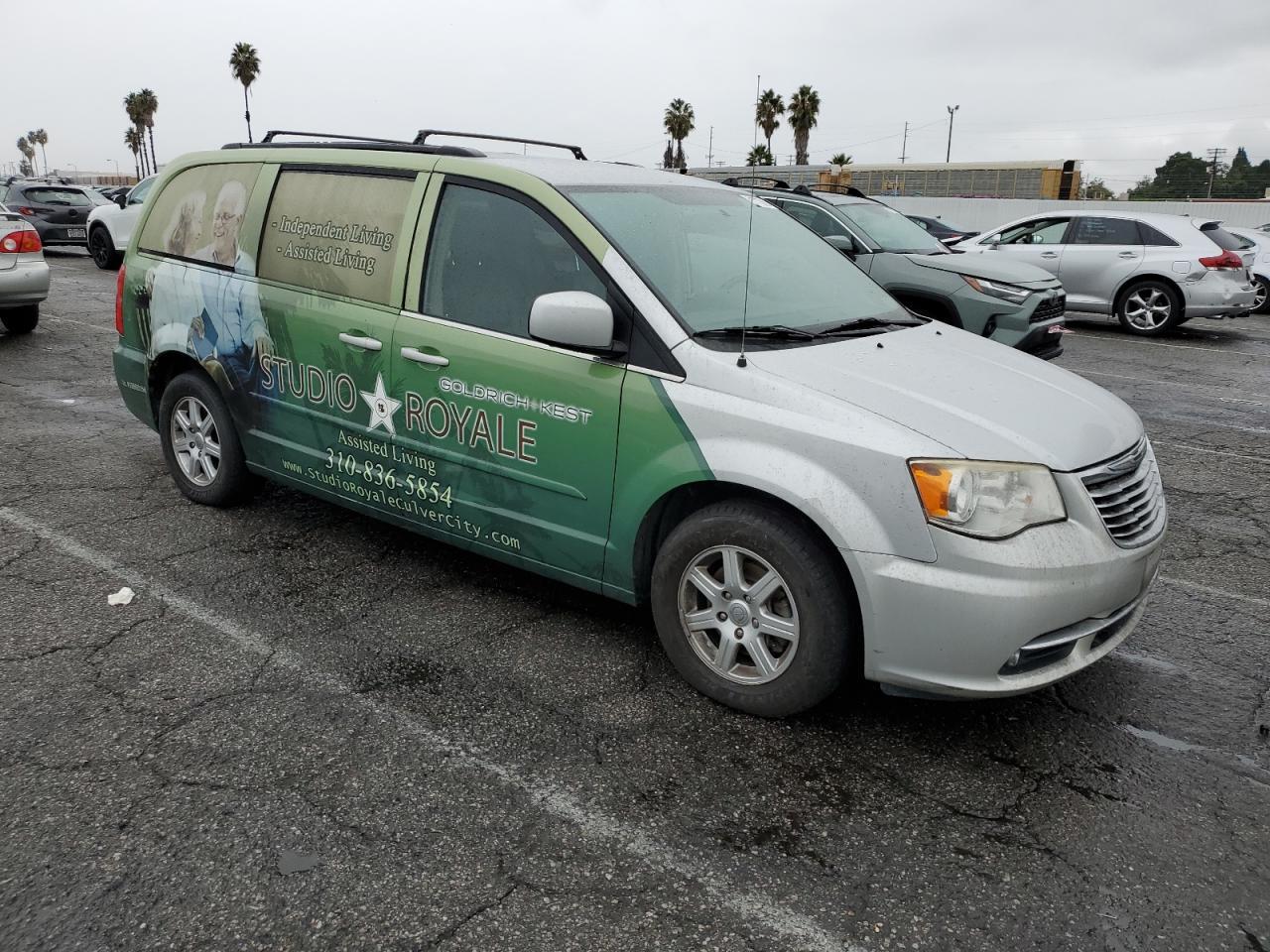 2012 Chrysler Town & Country Touring - Фото 4