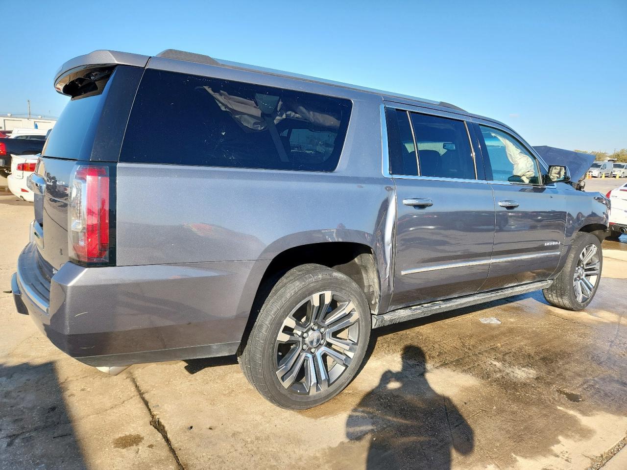 2019 GMC Yukon Xl Denali - Image 3