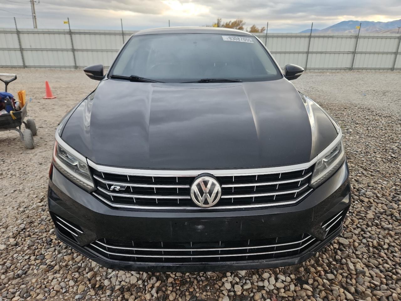 2017 Volkswagen Passat R-Line - Image 5