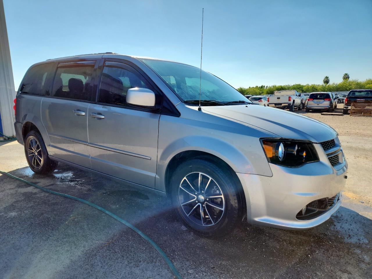 2017 Dodge Grand Caravan Gt - Image 4