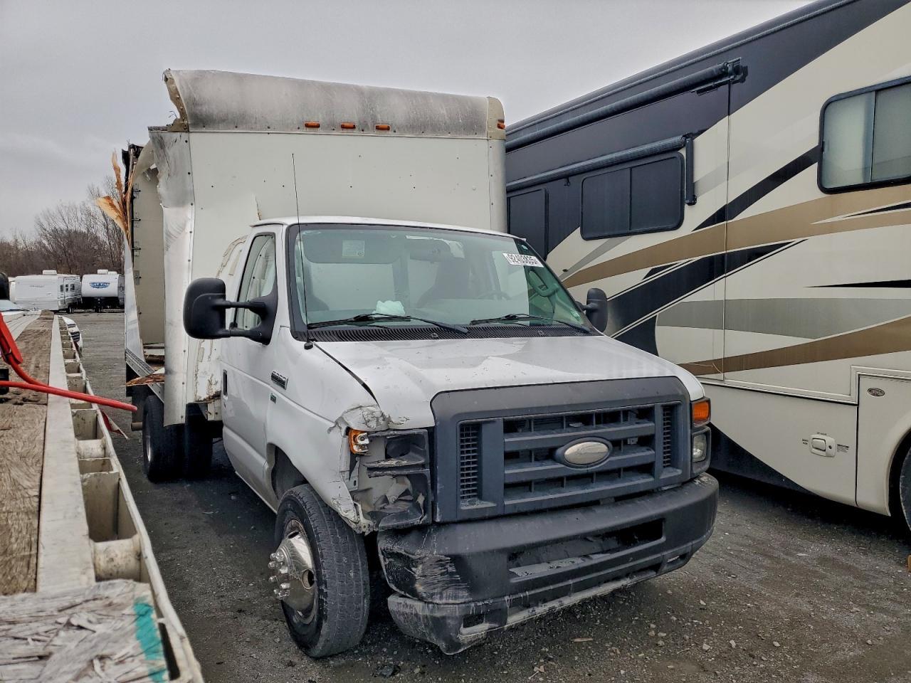2014 Ford E350 Box Truck - Фото 4