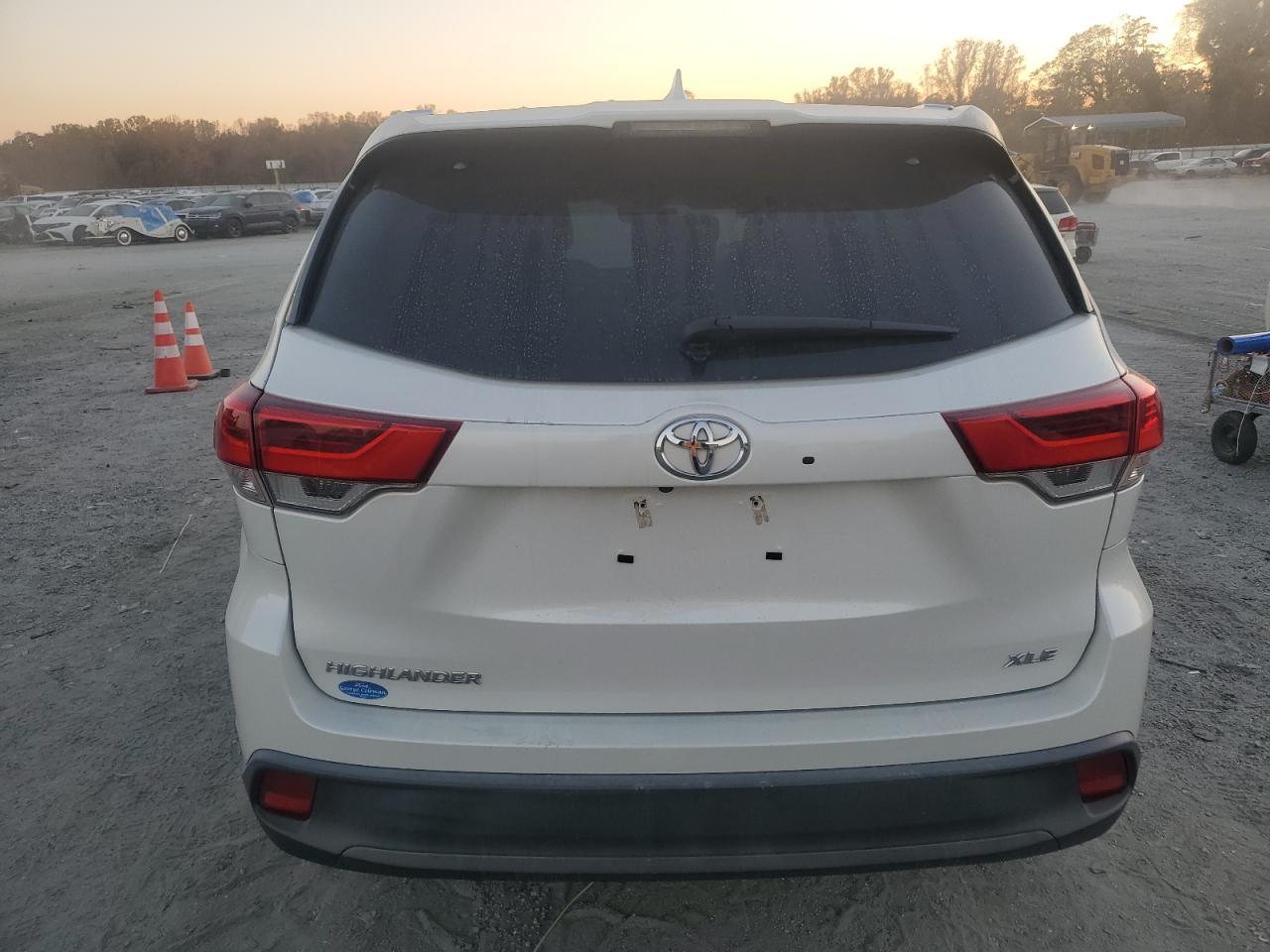 2019 Toyota Highlander Se - Image 6