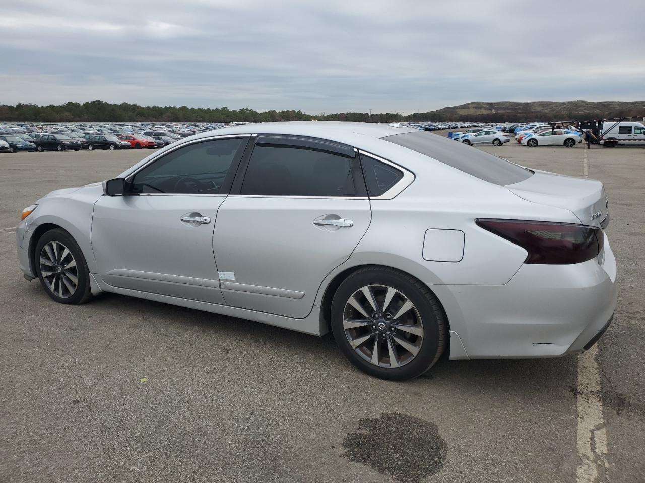 2016 Nissan Altima 2.5 - Image 2