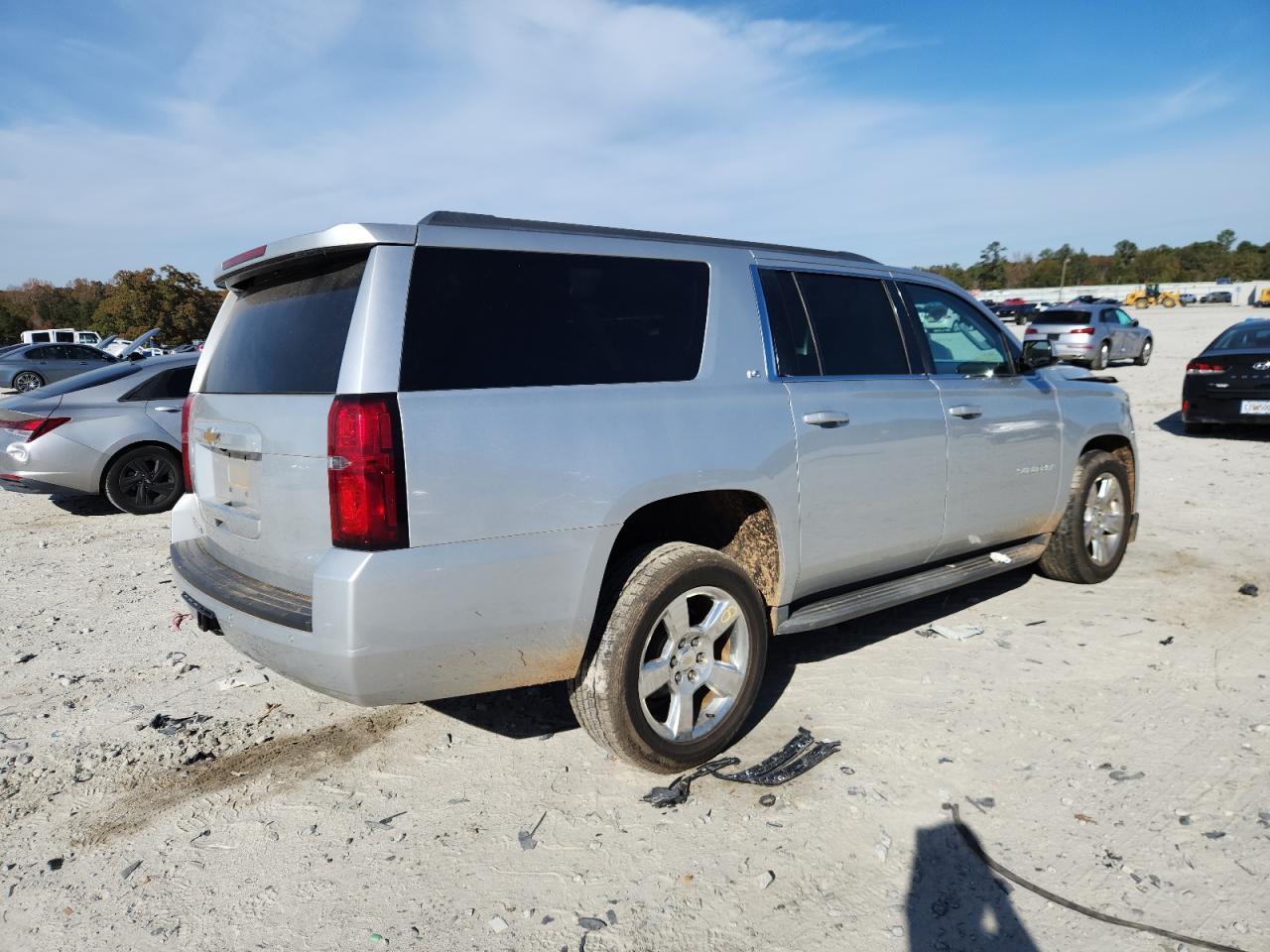 2015 Chevrolet Suburban C1500 Ls - Image 3