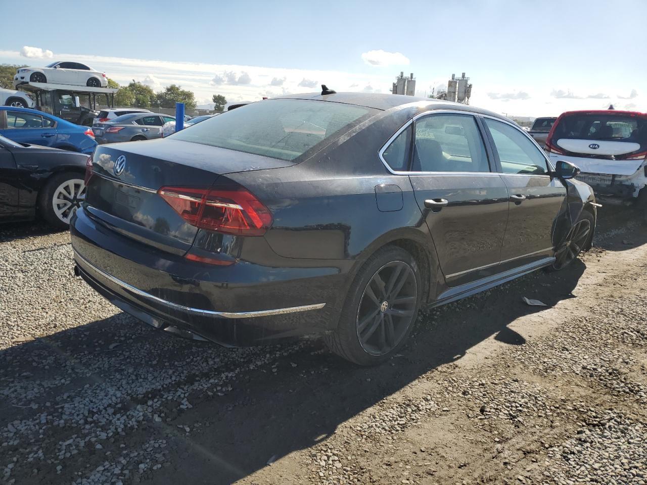 2017 Volkswagen Passat R-Line - Фото 3