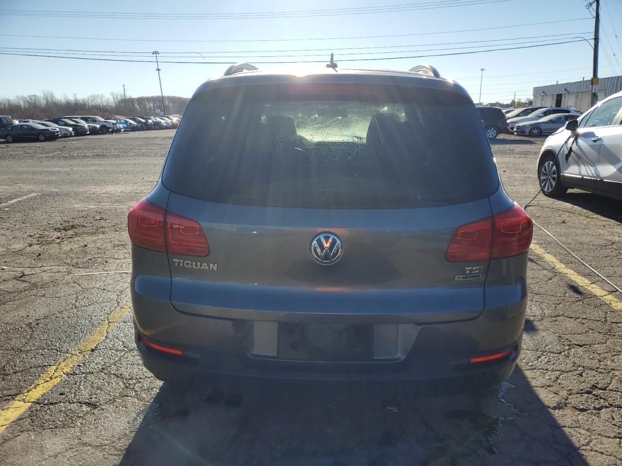 2016 Volkswagen Tiguan S - Фото 6