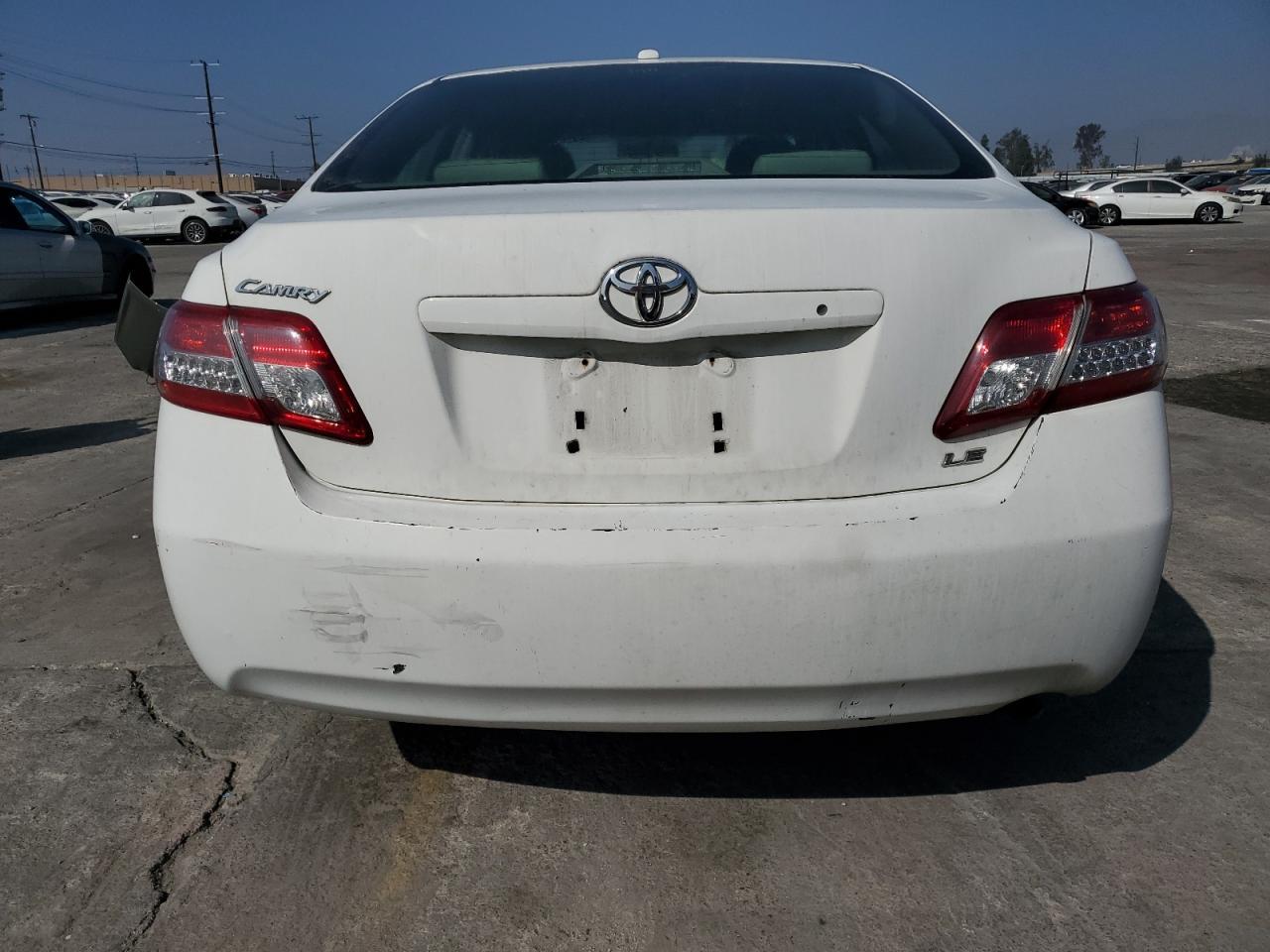 2011 Toyota Camry Base - Фото 6