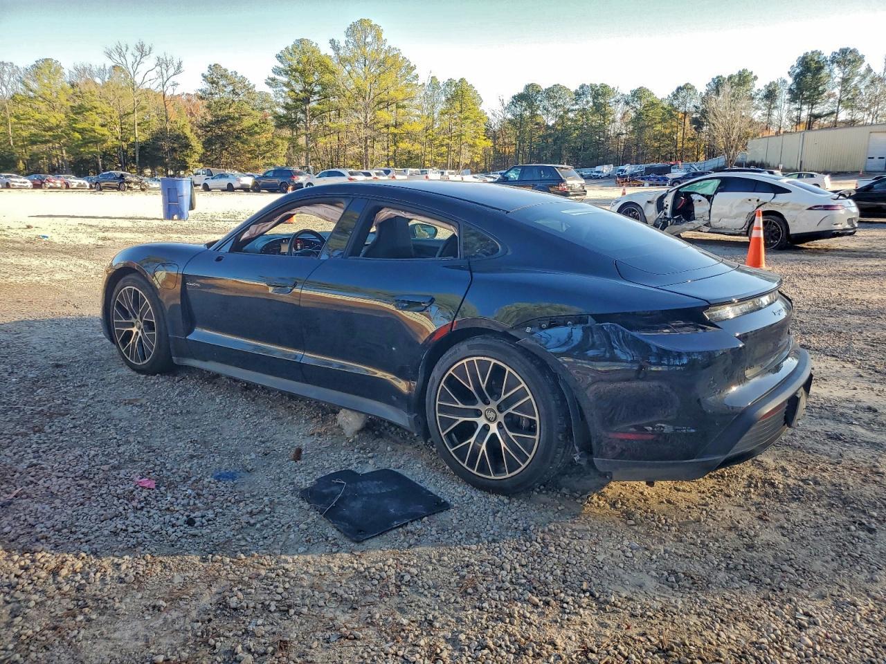 2021 Porsche Taycan - Фото 2