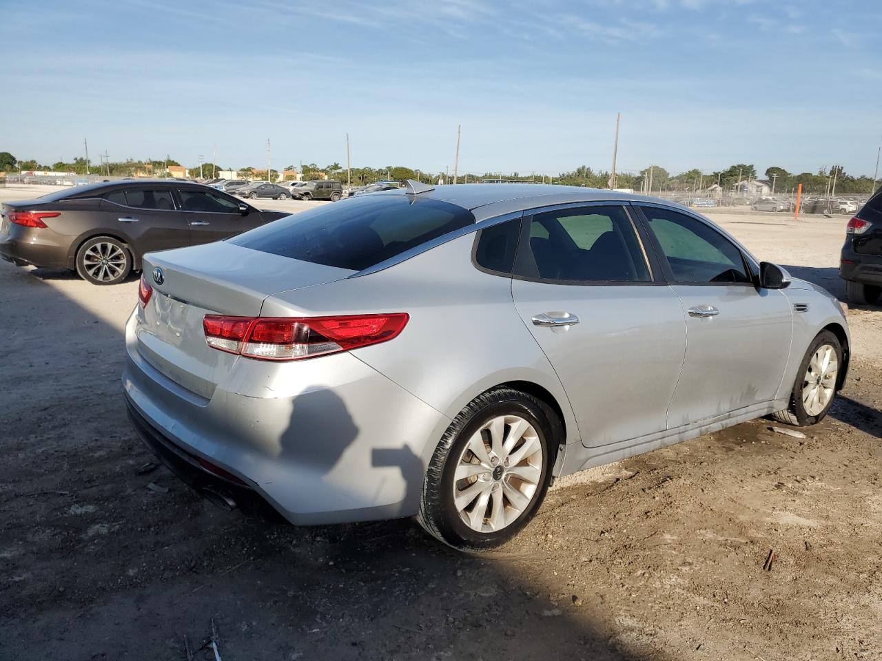 2017 Kia Optima Lx - Фото 3