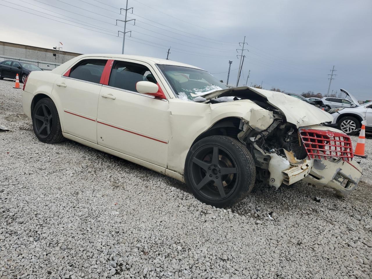 2005 Chrysler 300 Touring - Image 4