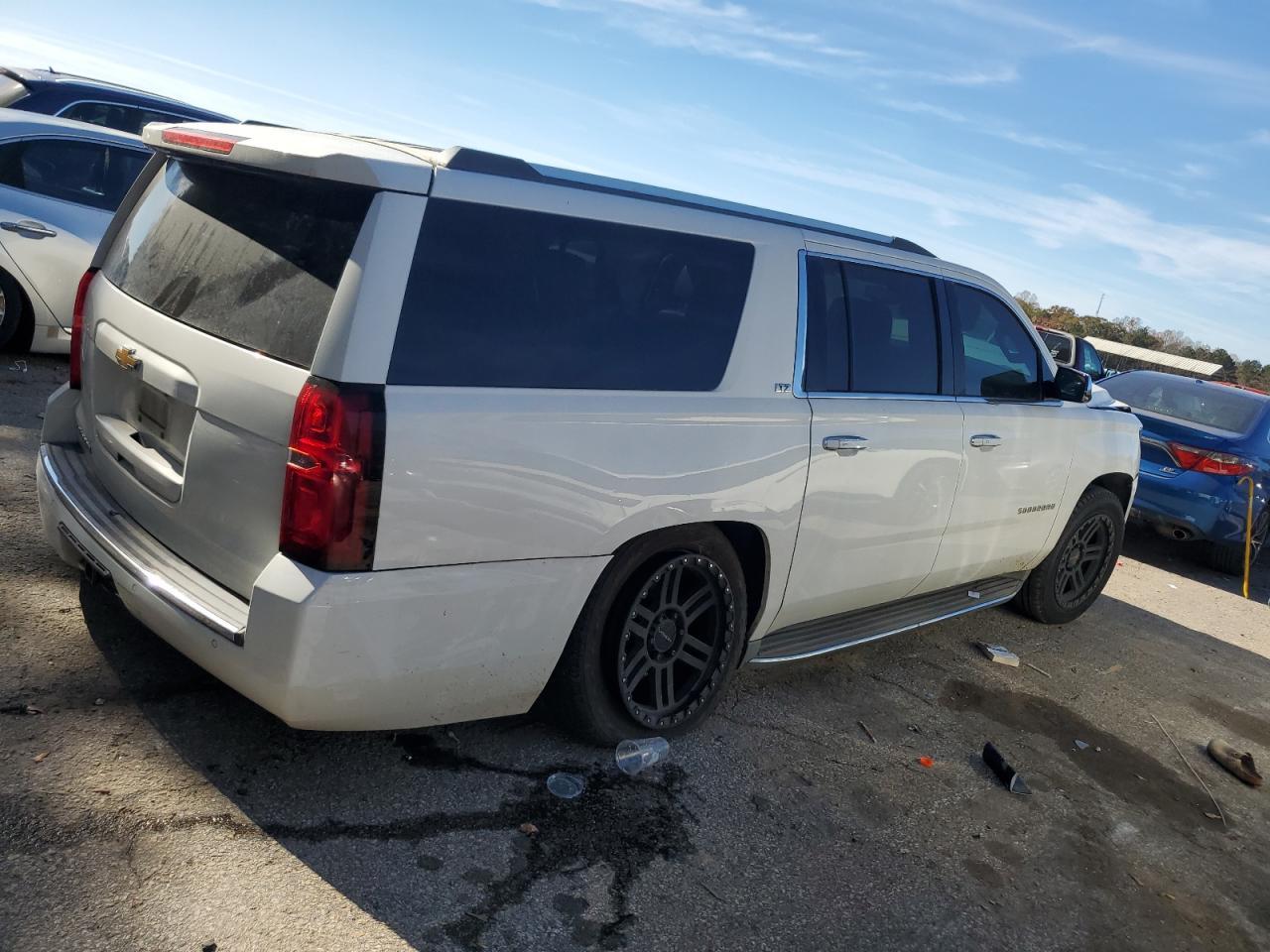 2015 Chevrolet Suburban K1500 Ltz - Image 3