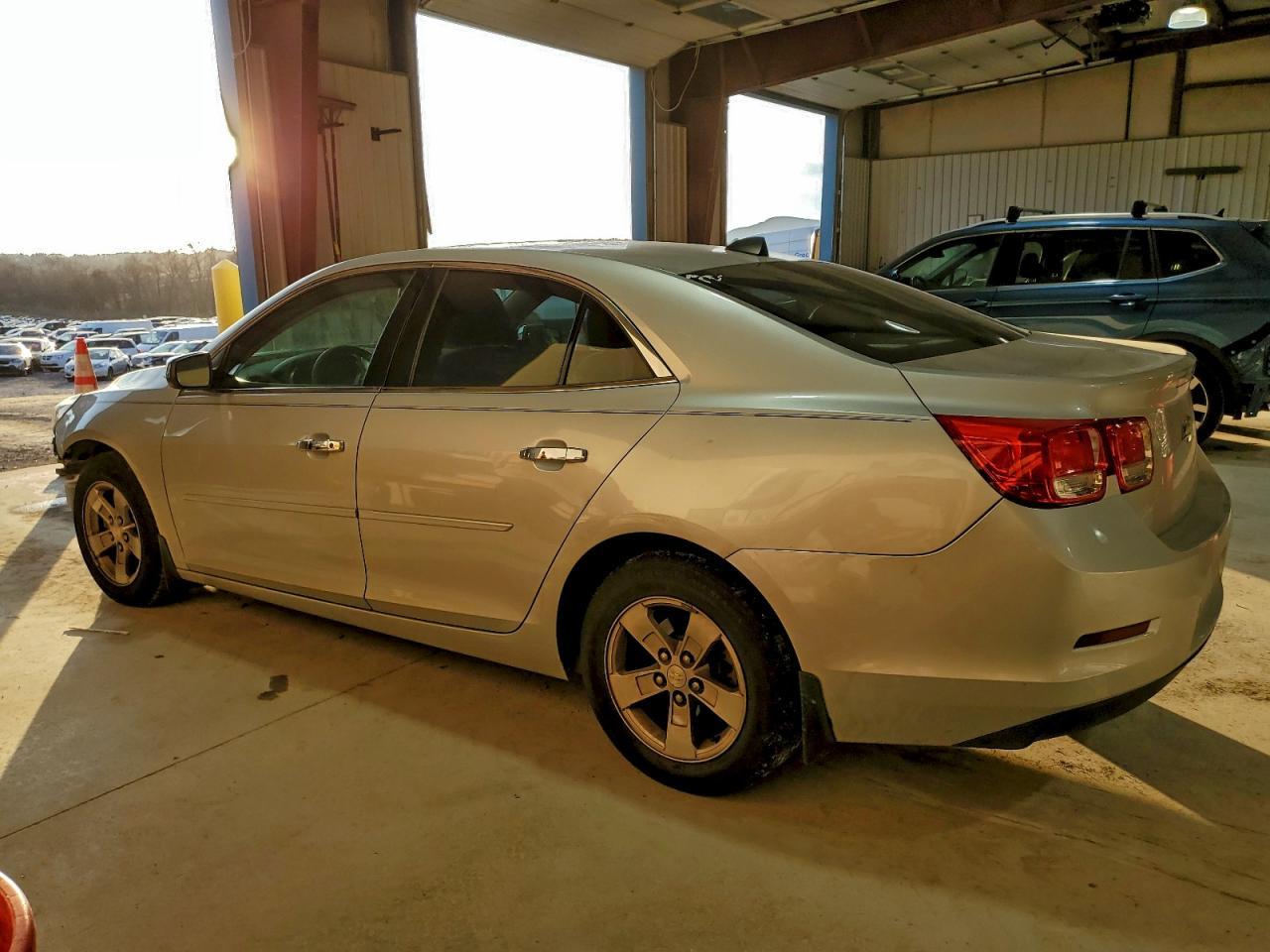 2013 Chevrolet Malibu Ls - Фото 2
