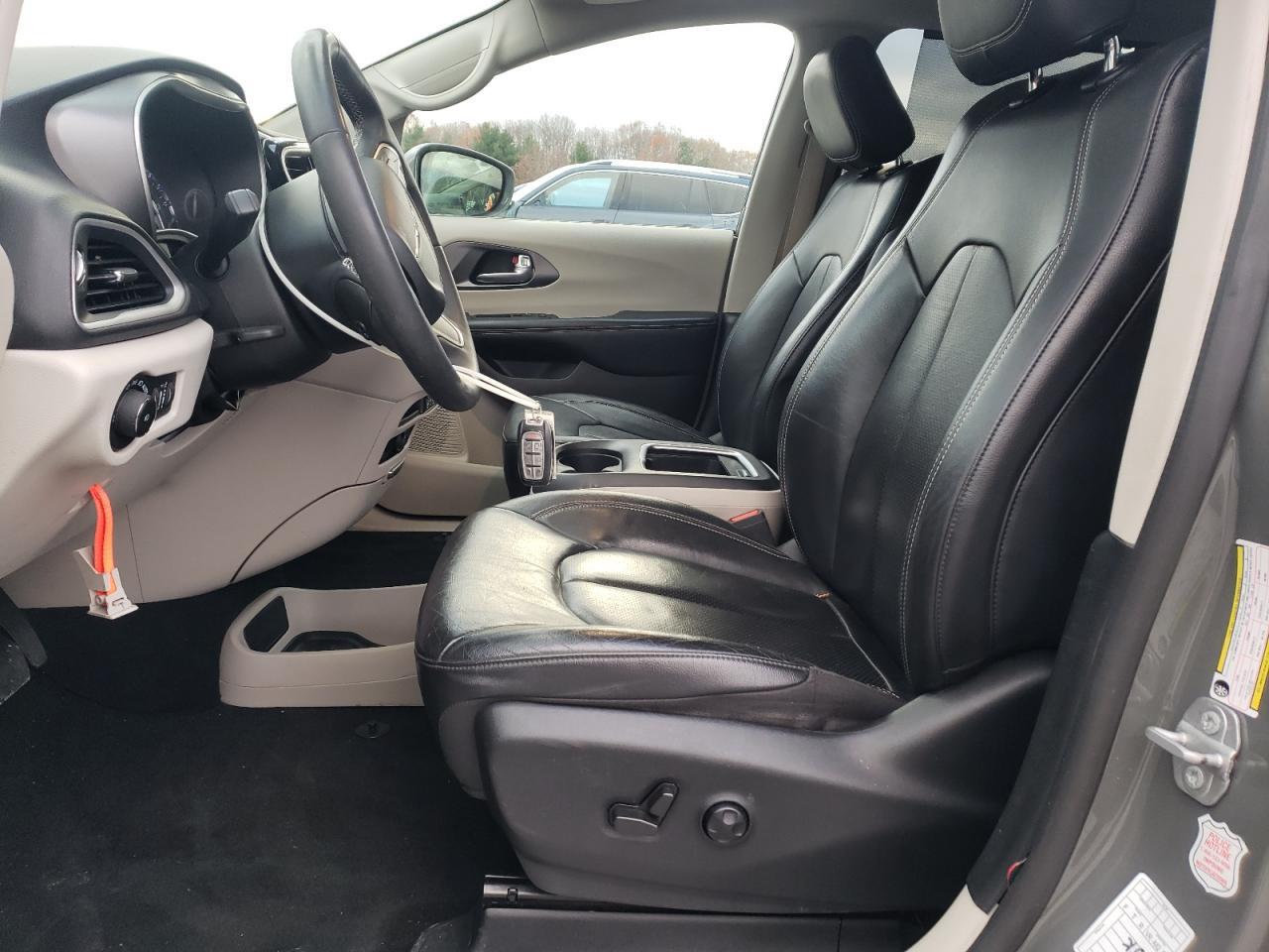 2022 Chrysler Pacifica Touring L - Фото 7