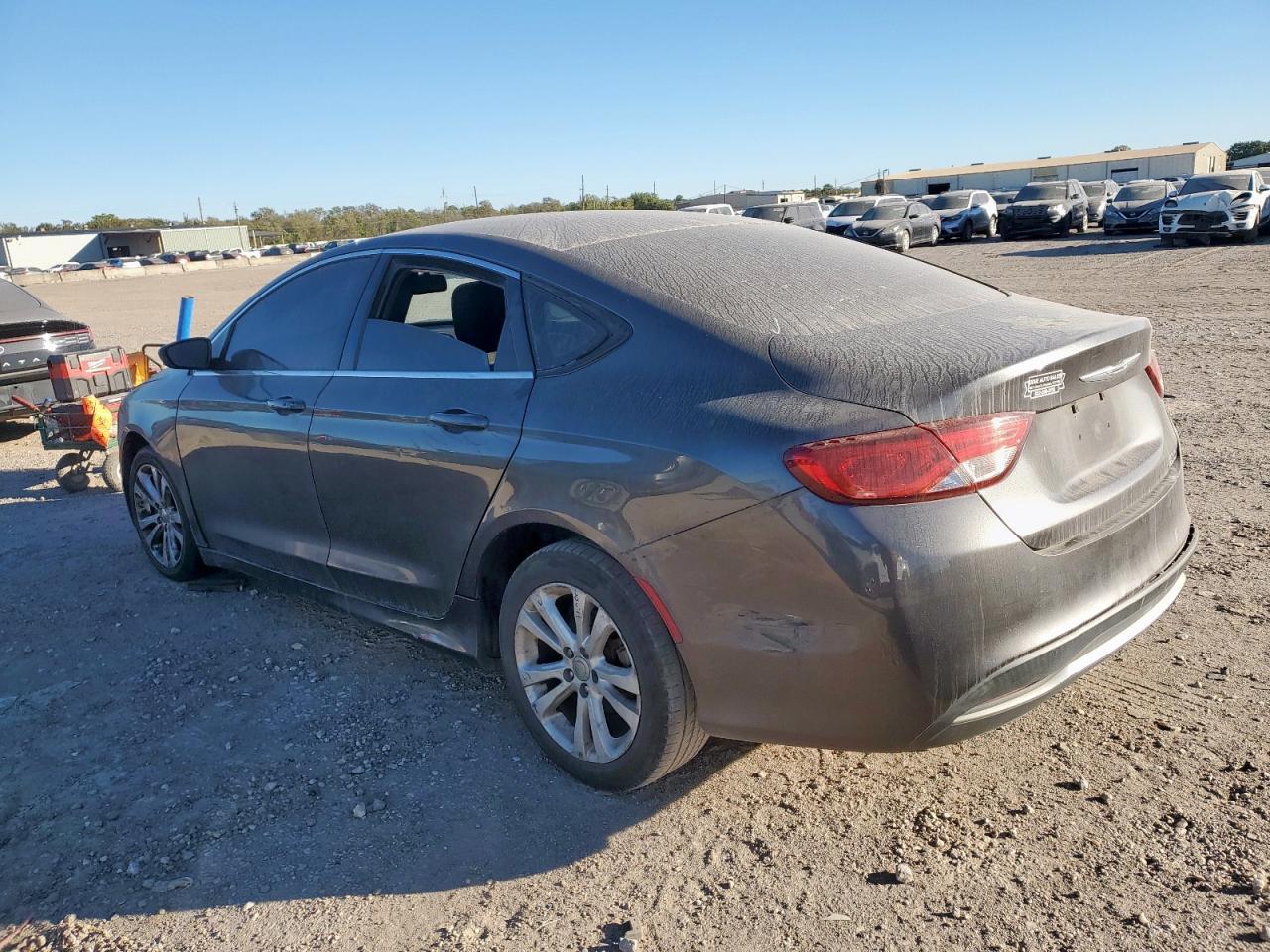 2015 Chrysler 200 Limited - Фото 2