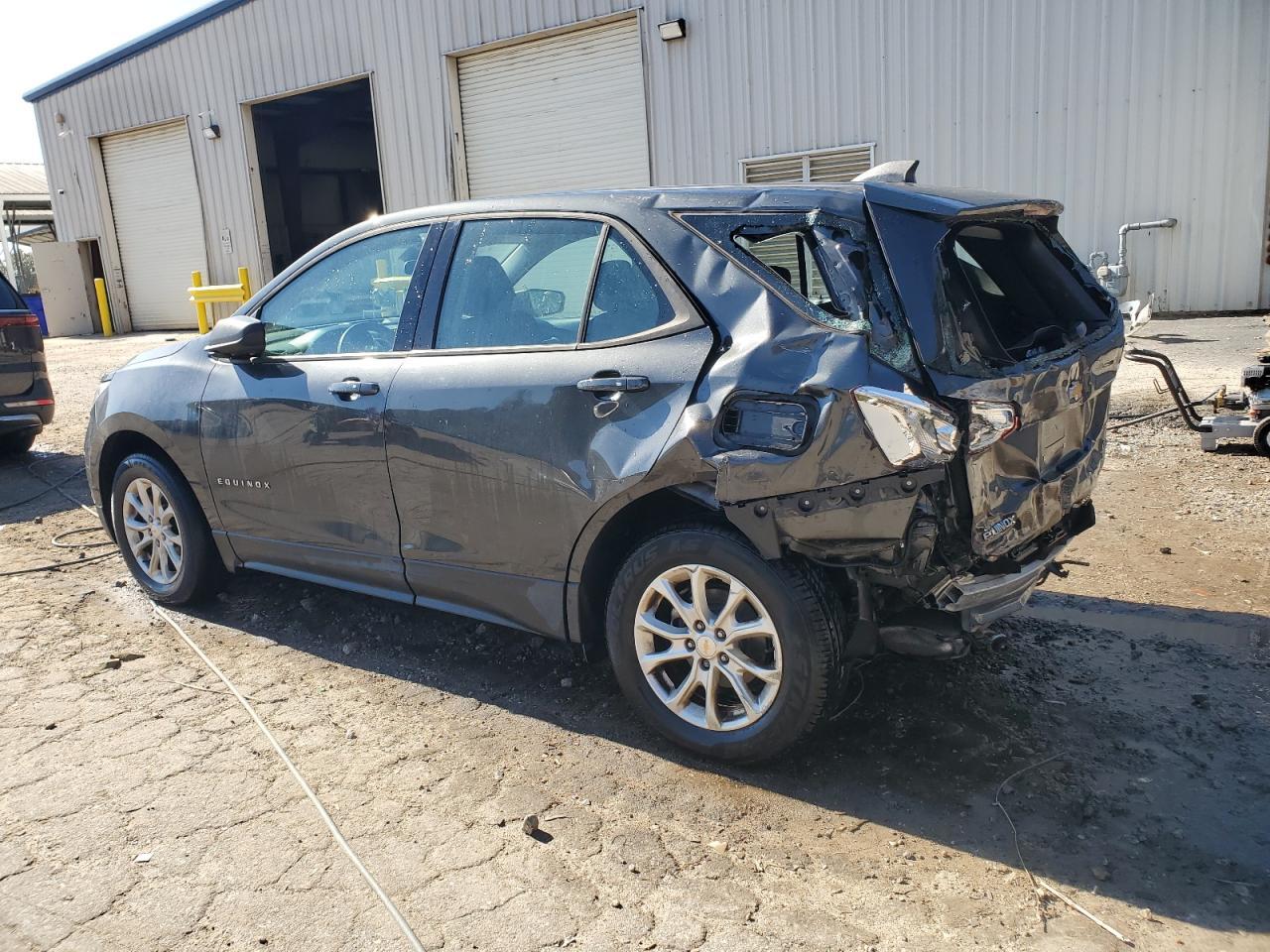 2018 Chevrolet Equinox Ls - Фото 2