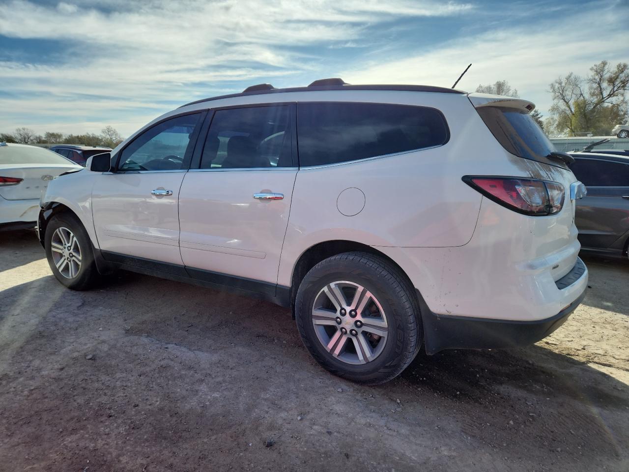 2015 Chevrolet Traverse Lt - Image 2
