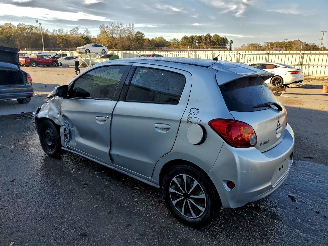 2015 Mitsubishi Mirage De - Image 2