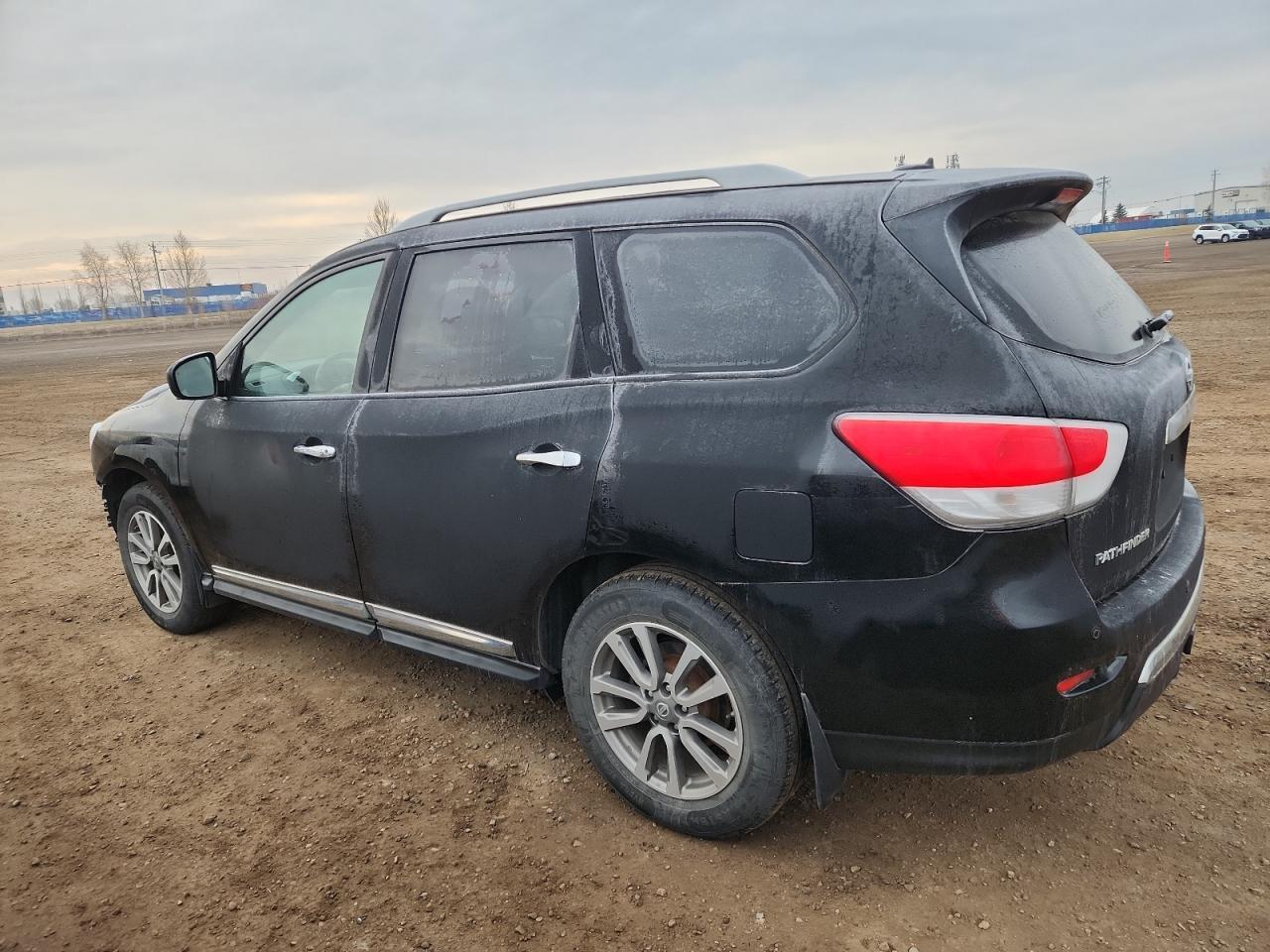2015 Nissan Pathfinder S - Image 2