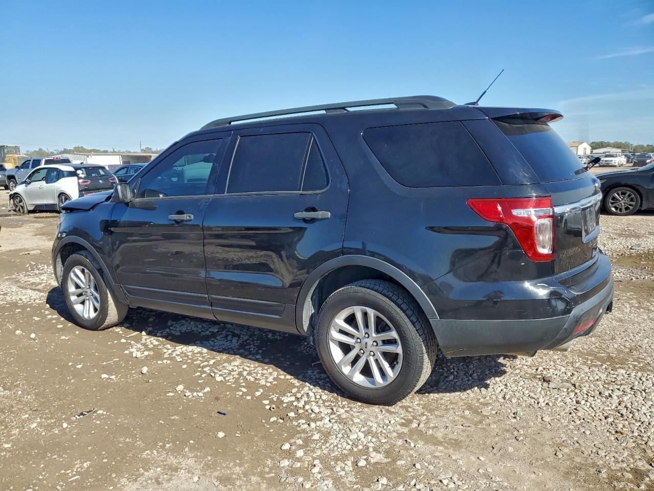 2015 Ford Explorer - Фото 2