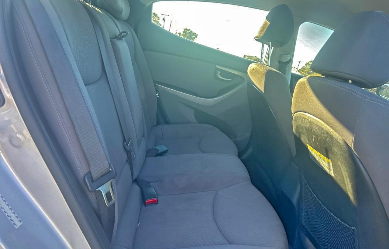 2016 Hyundai Elantra Se - Фото 6