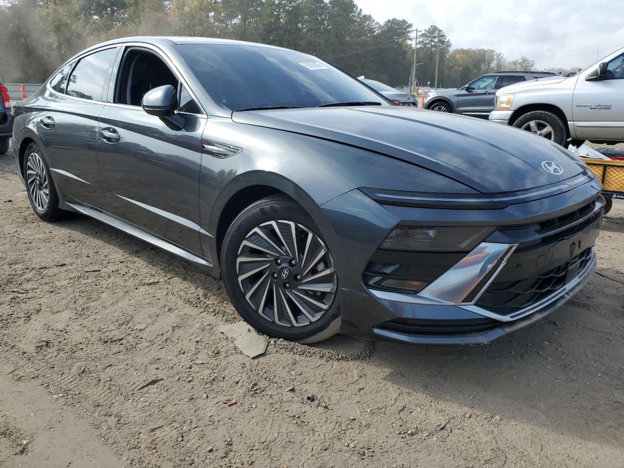 2024 Hyundai Sonata Hybrid - Image 4