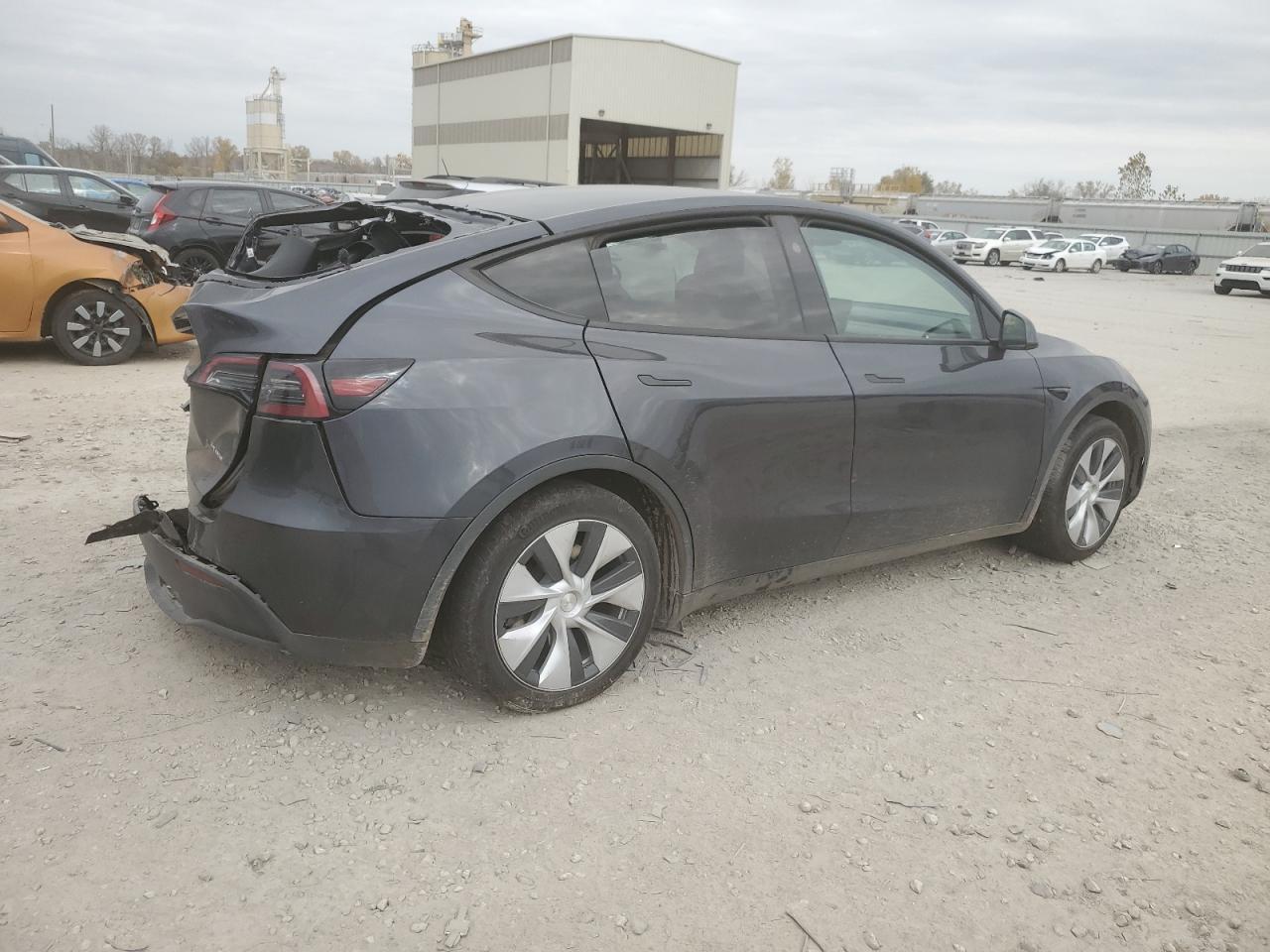 2024 Tesla Model Y - Фото 3