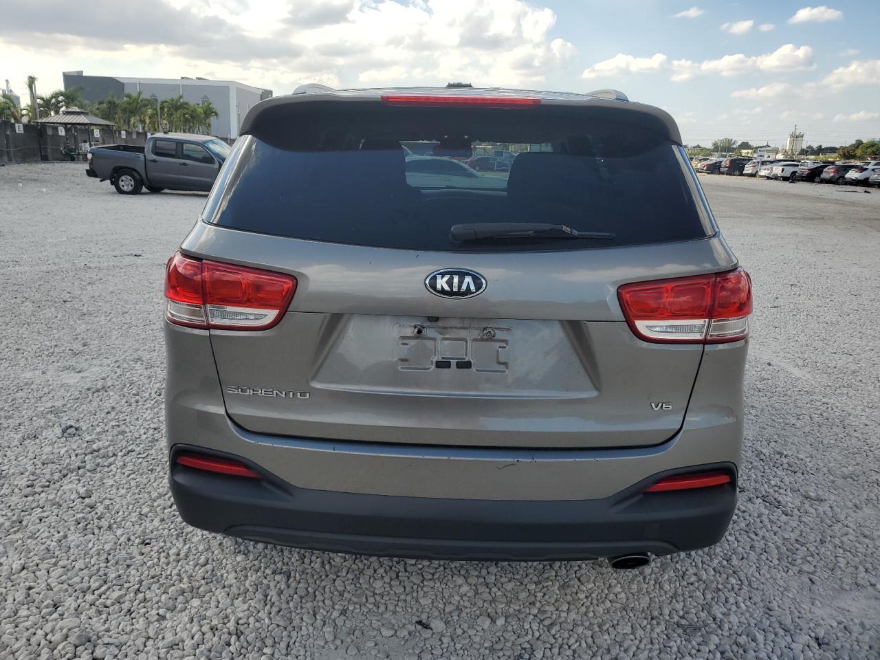 2016 Kia Sorento Lx - Image 6