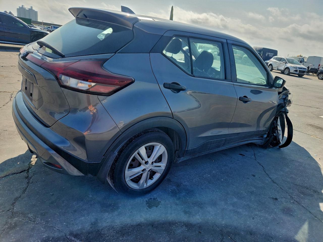 2022 Nissan Kicks S - Фото 3