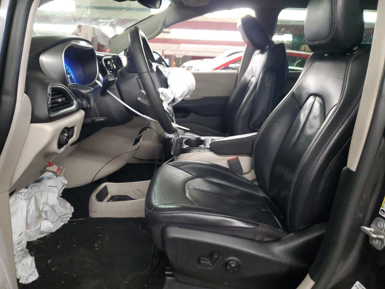 2022 Chrysler Pacifica Touring L - Image 7