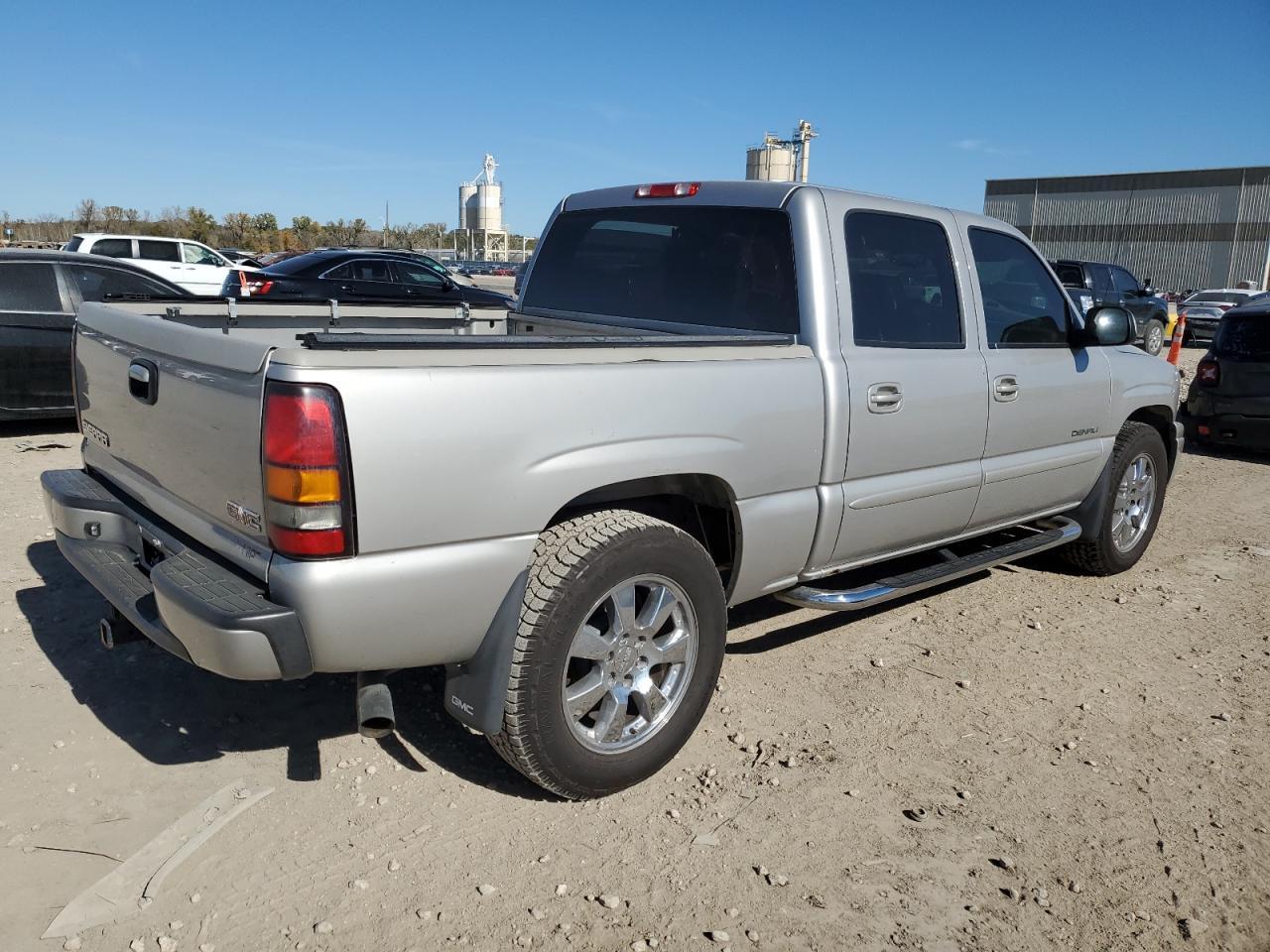 2007 GMC Sierra K1500 Denali Classic - Image 3
