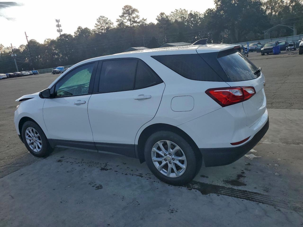 2019 Chevrolet Equinox Ls - Фото 2