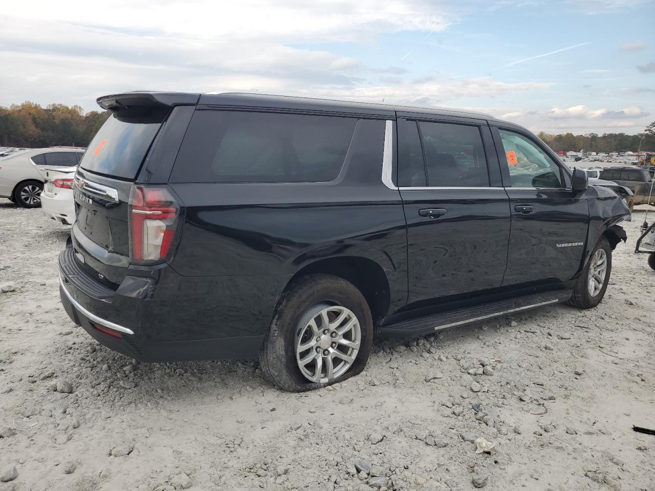 2023 Chevrolet Suburban K1500 Lt - Image 3